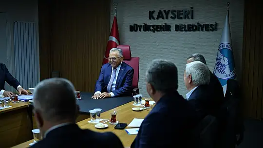 Başkan Büyükkılıç'tan 5 ilçe belediye başkanı ile 'yatırım' zirvesi