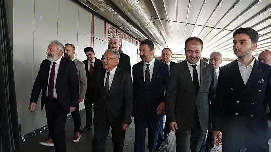 Başkan Büyükkılıç'tan 8. Kayserililer Zirvesi'nde birlik, beraberlik ve dayanışma vurgusu