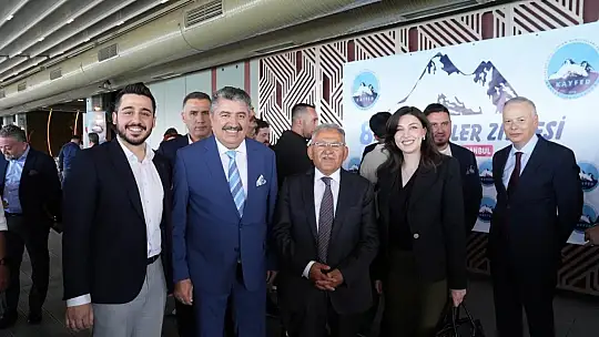Başkan Büyükkılıç'tan 8. Kayserililer Zirvesi'nde birlik, beraberlik ve dayanışma vurgusu