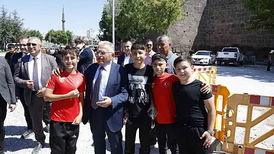 Başkan Büyükkılıç'tan Cumhuriyet Meydanı'ndaki büyük dönüşüme yakın takip