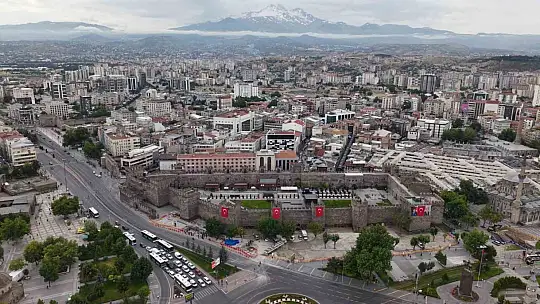 Başkan Büyükkılıç'tan Cumhuriyet Meydanı'ndaki büyük dönüşüme yakın takip