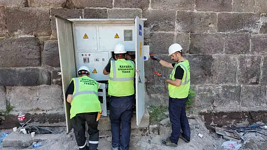 Başkan Büyükkılıç'tan Cumhuriyet Meydanı'ndaki büyük dönüşüme yakın takip