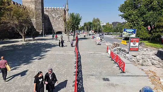 Başkan Büyükkılıç'tan Cumhuriyet Meydanı ve Yeraltı Çarşısı'ndaki yatırımlara yakın takip