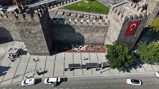 Başkan Büyükkılıç'tan Cumhuriyet Meydanı ve Yeraltı Çarşısı'ndaki yatırımlara yakın takip