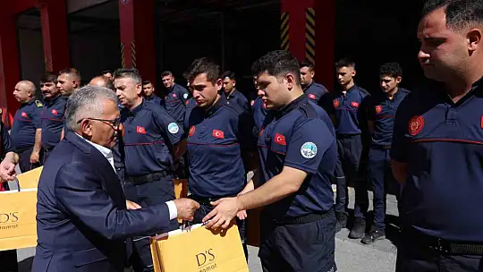 Başkan Büyükkılıç'tan itfaiye personeline: 'İyi ki varsınız'