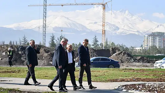 Başkan Büyükkılıç'tan Kartal Katlı Kavşağı'na yakın takip: 'Verimli bir şekilde çalışmalar sürüyor'