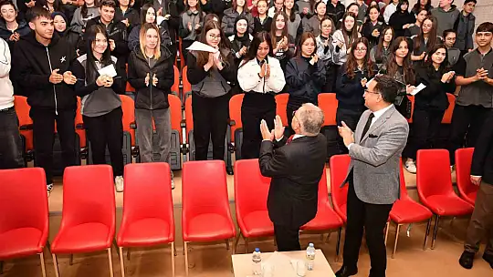 Başkan Büyükkılıç'tan lise öğrencilerine 'kariyer' ve 'gelecek' tavsiyeleri