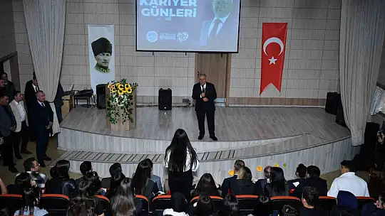 Başkan Büyükkılıç'tan lise öğrencilerine 'kariyer' ve 'gelecek' tavsiyeleri