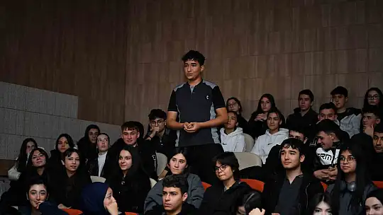 Başkan Büyükkılıç'tan lise öğrencilerine 'kariyer' ve 'gelecek' tavsiyeleri