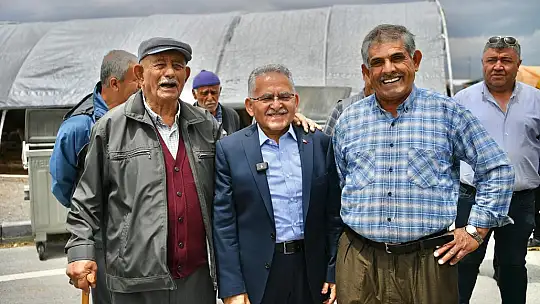 Başkan Büyükkılıç'tan Mimarsinan Kurban Pazarı'nda sıkı pazarlık ve samimi buluşma