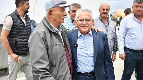 Başkan Büyükkılıç'tan Mimarsinan Kurban Pazarı'nda sıkı pazarlık ve samimi buluşma