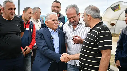Başkan Büyükkılıç'tan Mimarsinan Kurban Pazarı'nda sıkı pazarlık ve samimi buluşma