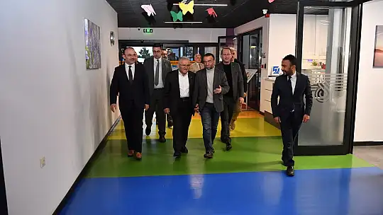 Başkan Büyükkılıç'tan Nörolog Canpolat ile Engelsiz Yaşam Merkezi'ne ziyaret