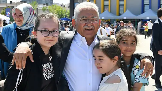 Başkan Büyükkılıç'tan okullardaki bahar coşkusuna yakın ilgi