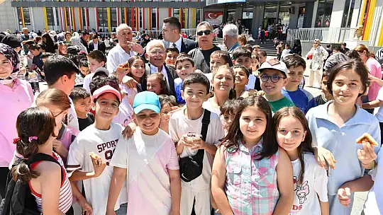 Başkan Büyükkılıç'tan okullardaki bahar coşkusuna yakın ilgi