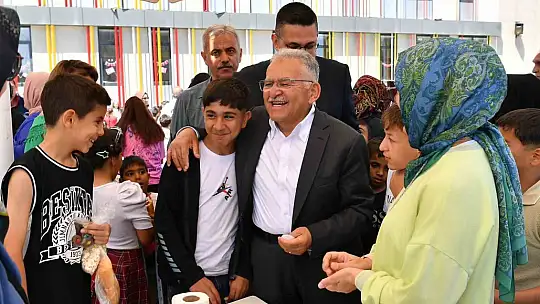 Başkan Büyükkılıç'tan okullardaki bahar coşkusuna yakın ilgi