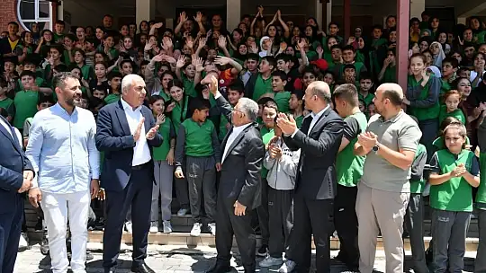 Başkan Büyükkılıç'tan okullardaki bahar coşkusuna yakın ilgi