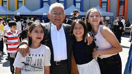Başkan Büyükkılıç'tan okullardaki bahar coşkusuna yakın ilgi