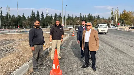 Başkan Büyükkılıç'tan Talas Bulvarı üzerindeki kavşak düzenleme ve deplase çalışmalarında pazar mesaisi