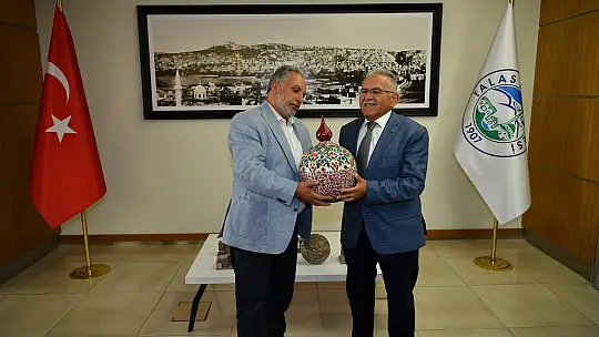 Başkan Büyükkılıç'tan Talas'ta hizmet ve yatırım toplantısı
