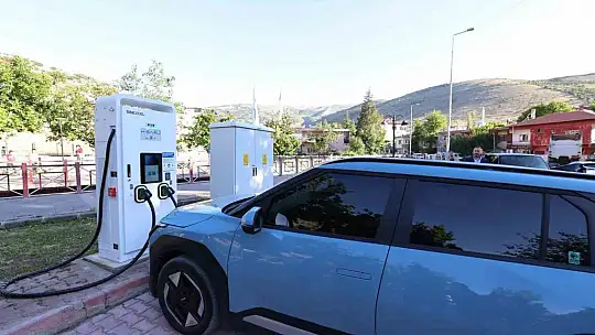 Başkan Büyükkılıç'tan Yahyalı'ya temiz enerji yatırımı: K-Şarj elektrikli araç şarj istasyonu açıldı