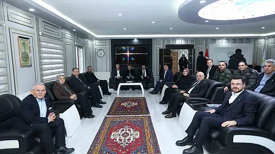 Başkan Büyükkılıç'tan Yahyalı ve Yeşilhisar'a Ramazan ayı ziyaretleri