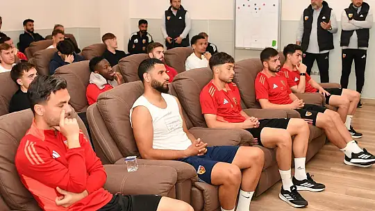 Başkan Büyükkılıç'tan zorlu maç öncesi Kayserispor'a 'moral' ziyareti