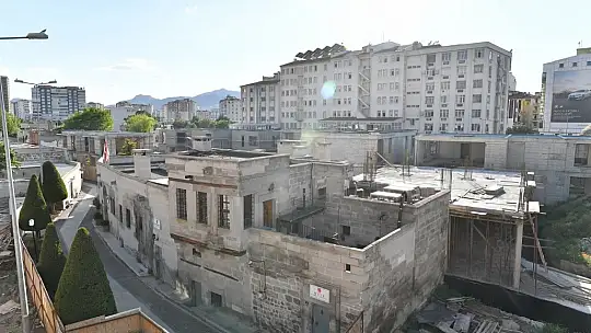 Başkan Büyükkılıç, Tarihi Kayseri Mahallesi'nde 3. etap çalışmalarını yerinde inceledi