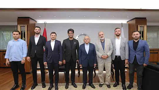 Başkan Büyükkılıç, TCDD Genel Müdürü Kurt'u makamında konuk etti