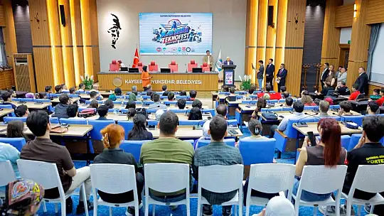 Başkan Büyükkılıç, TEKNOFEST gençliğiyle buluştu: 'Kayseri'yi bilim ve teknolojinin merkezi yapacağız'