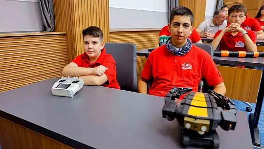 Başkan Büyükkılıç, TEKNOFEST gençliğiyle buluştu: 'Kayseri'yi bilim ve teknolojinin merkezi yapacağız'