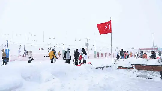Başkan Büyükkılıç, Türkiye'nin kış turizminde amiral gemisi Erciyes'te