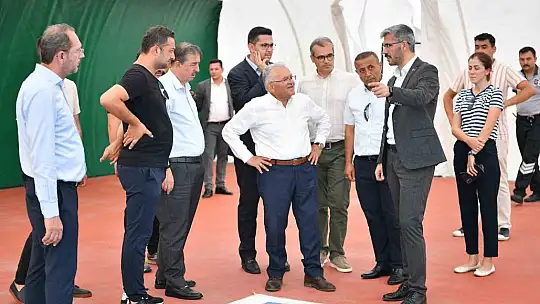 Başkan Büyükkılıç üzeri kapatılan tenis kortları çalışmalarını inceledi