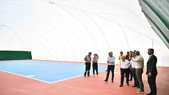 Başkan Büyükkılıç üzeri kapatılan tenis kortları çalışmalarını inceledi