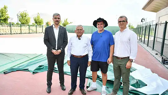 Başkan Büyükkılıç üzeri kapatılan tenis kortları çalışmalarını inceledi