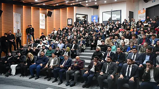 Başkan Büyükkılıç ve Genel Başkan Yardımcısı Kaya gençlerle buluştu