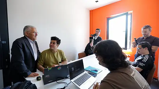 Başkan Büyükkılıç, yenilenen Kadir Has Merkez Kütüphanesi'nin açılışını yaptı