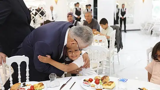 Başkan Büyükkılıç, yetim ve özel çocuklarla buluştu