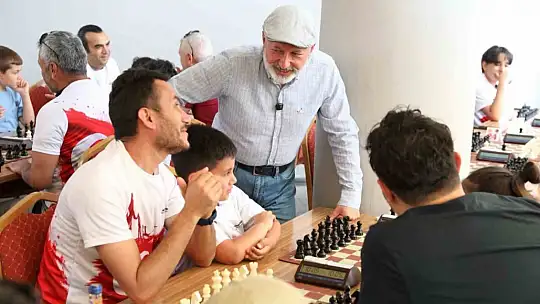Başkan Çolakbayrakdar: 'Aileyi güçlendiren her adımın yanında olmaya devam edeceğiz'