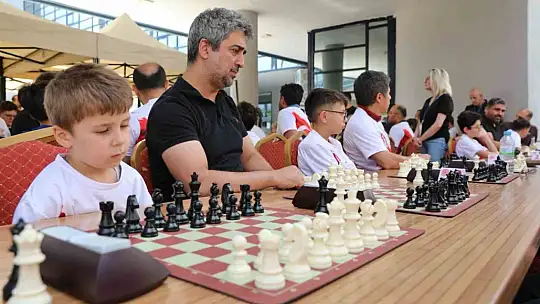 Başkan Çolakbayrakdar: 'Aileyi güçlendiren her adımın yanında olmaya devam edeceğiz'