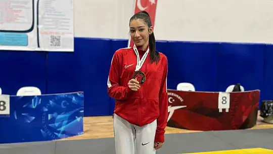 Başkan Çolakbayrakdar: 'Altyapıdan yetişen evlatlarımızla sporda zirveye yürüyoruz'