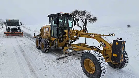 Başkan Çolakbayrakdar: 'Bereketle gelen kar yağışına karşı çalışmalar aralıksız sürüyor'