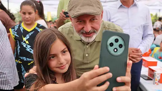 Başkan Çolakbayrakdar: 'Bir çocuğun mutluluğu, şehrin geleceğine yapılan en büyük yatırımdır'
