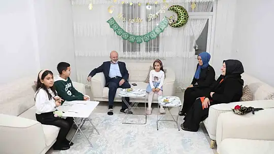Başkan Çolakbayrakdar: 'Büyük bir aile olmanın mutluluğunu iftar sofralarında yaşıyoruz'