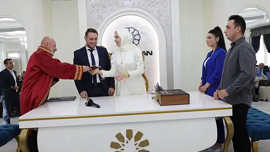 Başkan Çolakbayrakdar, 'Çiftler, hayatlarının en güzel 'evet'ini daha güzel modern bir salonda diyor'