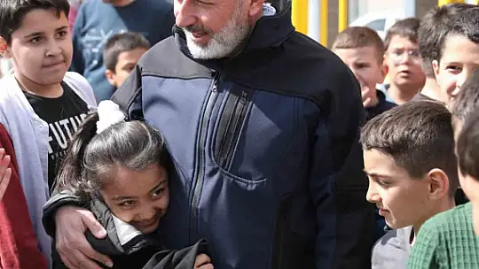 Başkan Çolakbayrakdar: 'Daha yeşil bir çevre, huzurlu bir yaşam inşa ediyoruz'