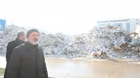 Başkan Çolakbayrakdar, 'Depremzede kardeşlerimizin her daim yanındayız'
