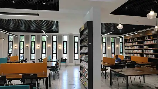 Başkan Çolakbayrakdar: 'Dünyaya açılan kütüphanelerle zenginleştirilmiş bir şehir inşa ediyoruz'