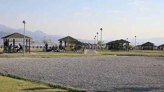 Başkan Çolakbayrakdar: 'En güzel şehir manzaralı millet bahçesi, herkesin yeni gözdesi oldu'