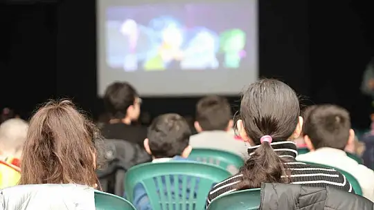 Başkan Çolakbayrakdar: 'En kıymetli hazinemiz çocuklarımızın gülümsemesidir'